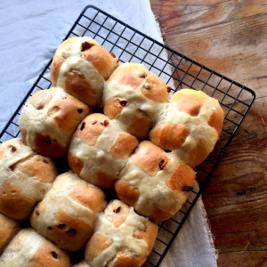 Easter: Hot Crossed Buns