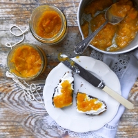 Spiced easy-peeler marmalade
